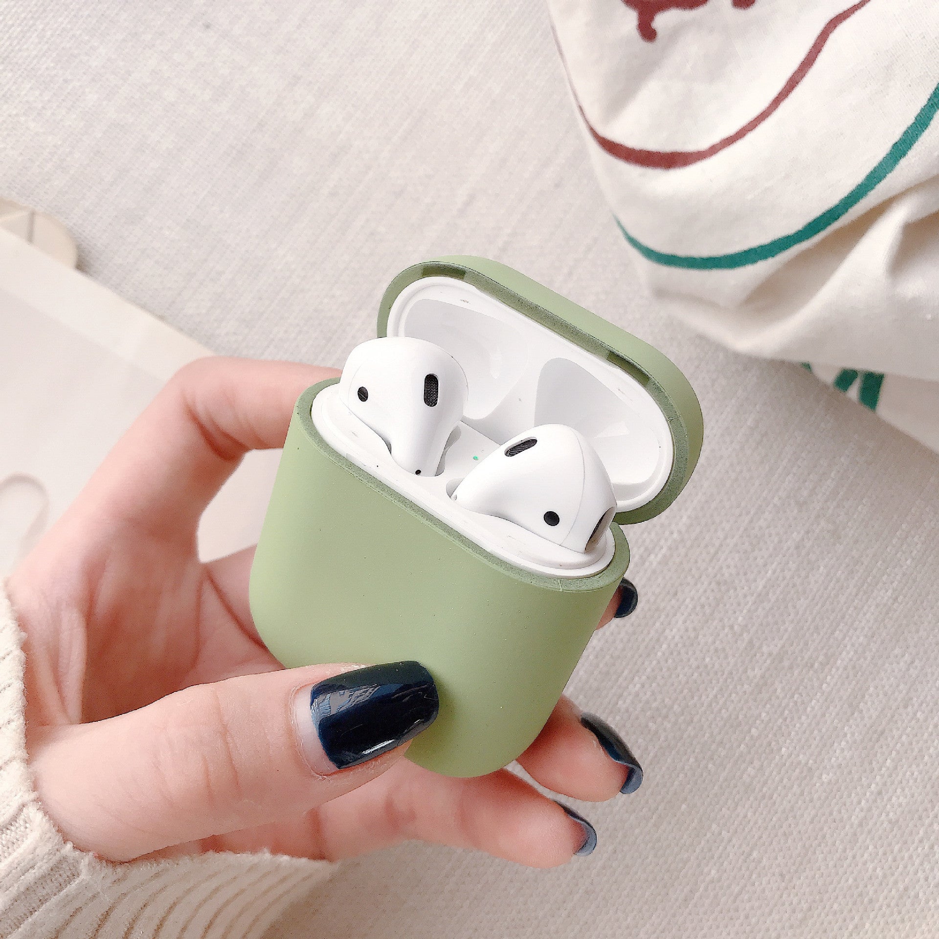 Premium Silicone Case for AirPods 1/2 – Protective and Stylish Cover